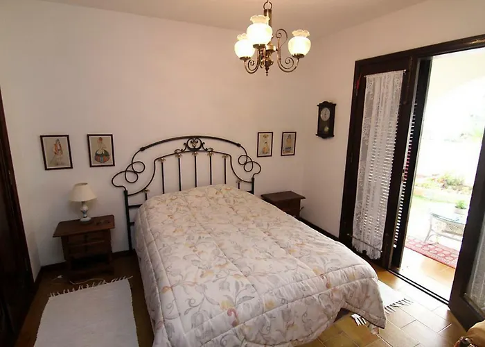 Lovely 2 Bedroom House With Private Garden