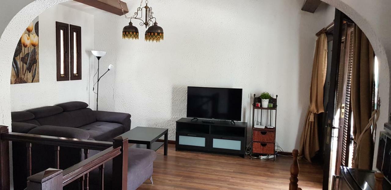 Lovely 2 Bedroom House With Private Garden Willa *